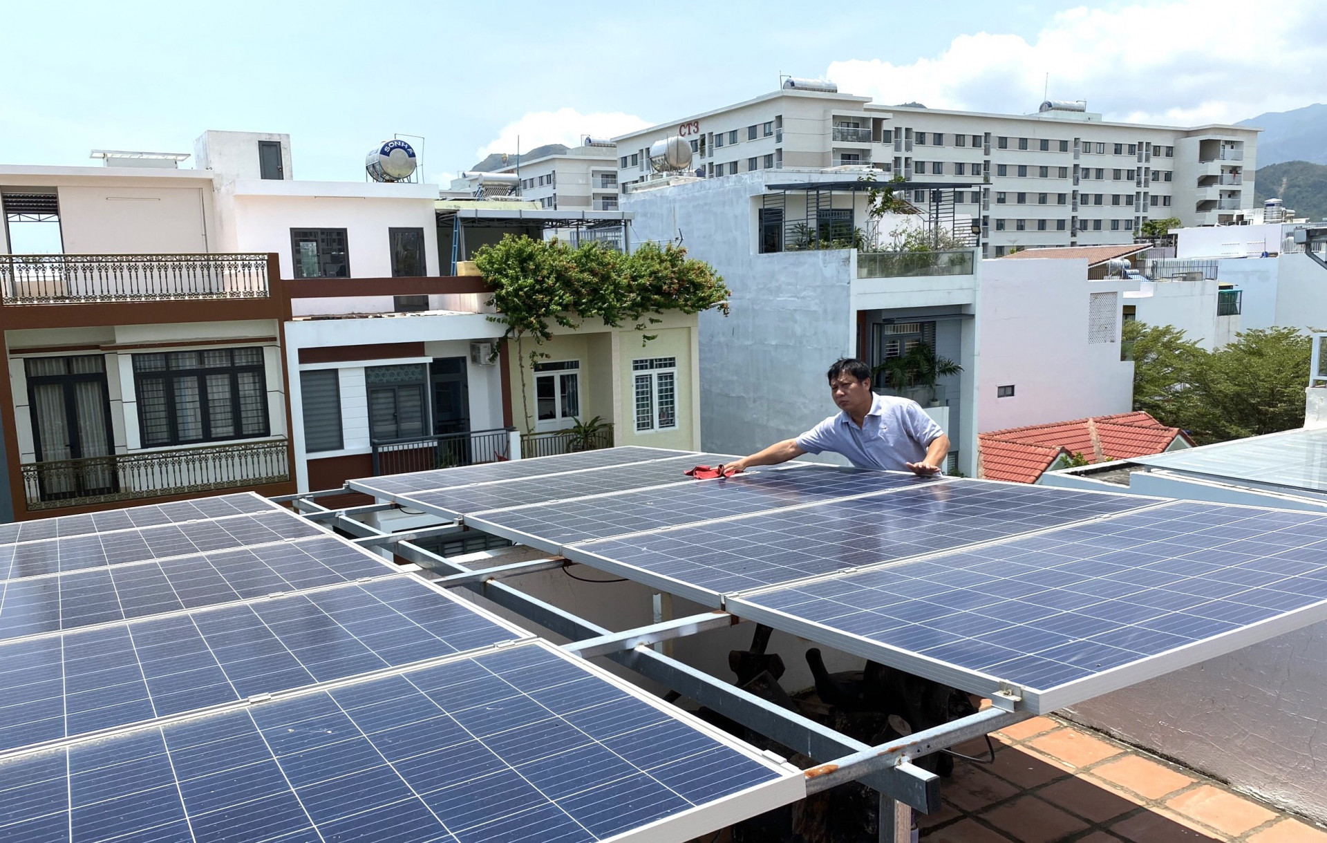 [Thái Nguyên – Gói 8 kwh]_ Sontana thi công điện mặt trời áp mái Nhà Dân – A. Hùng